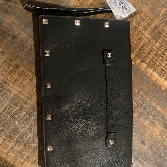 Keep it edgy look with this Catherine’s Clutch purse 🖤😍🖤 - Picture 10 of 10